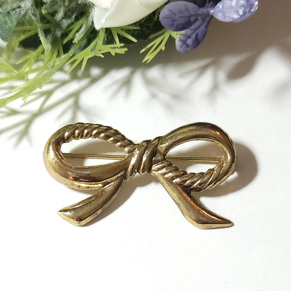 Vintage Gold Plated Ribbed Bow Brooch Large Golden Bow Brooch
